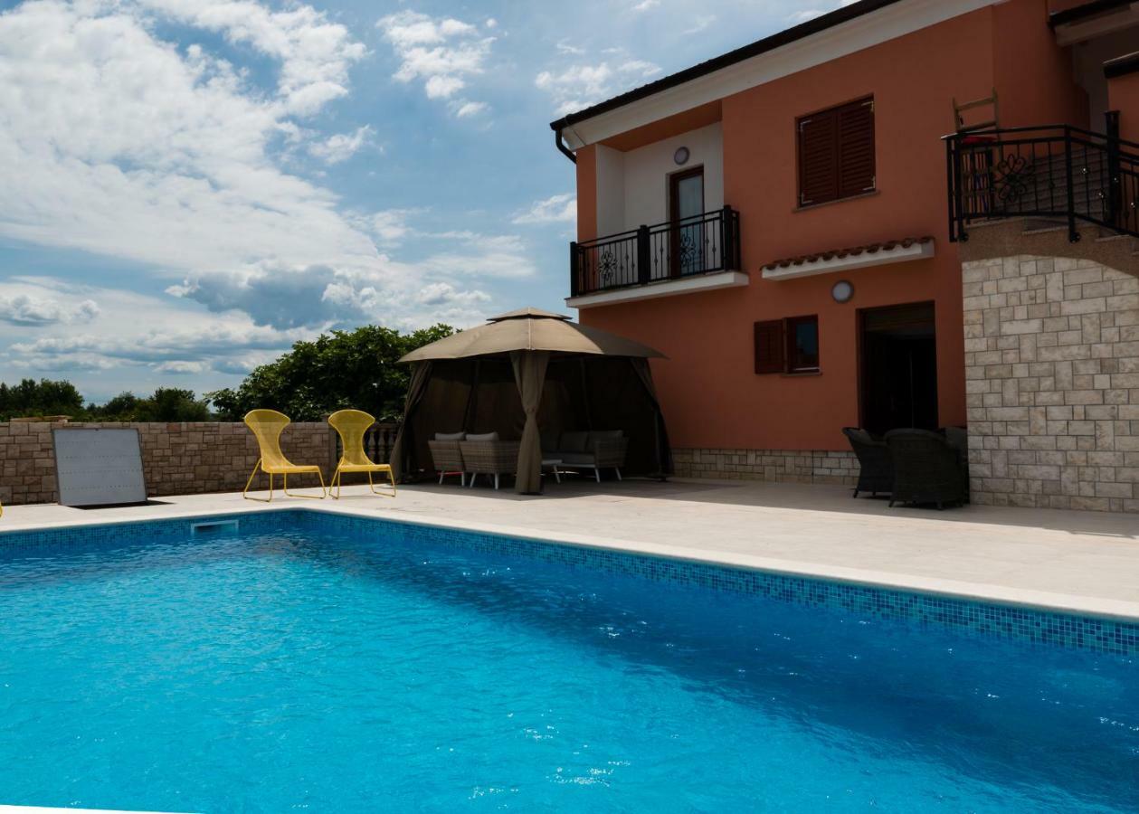 Apartments Alma Цървени Връх Екстериор снимка