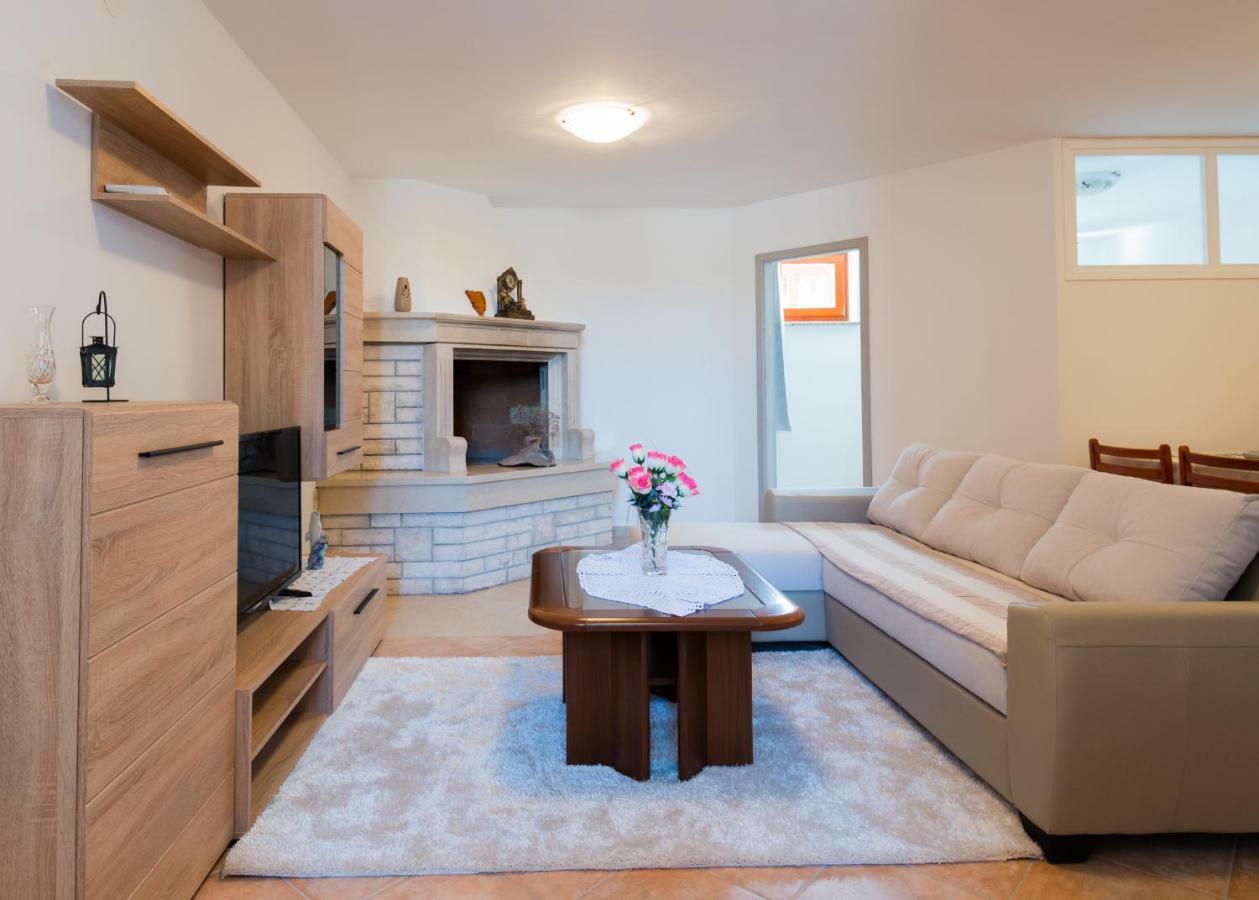 Apartments Alma Цървени Връх Екстериор снимка