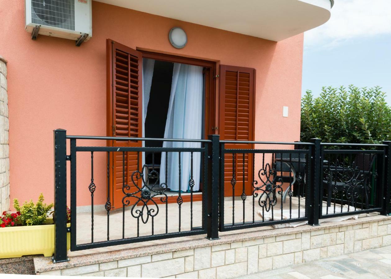 Apartments Alma Цървени Връх Екстериор снимка