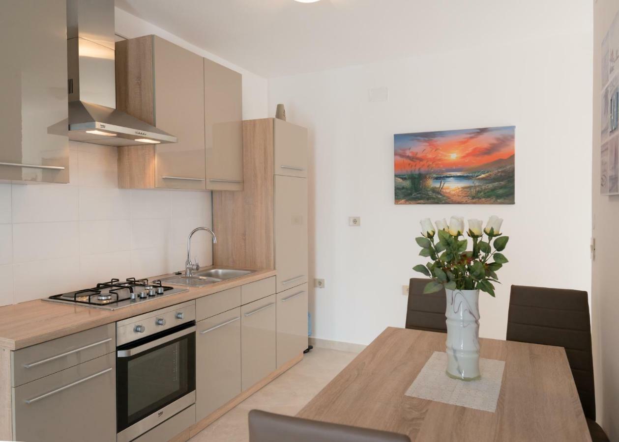Apartments Alma Цървени Връх Екстериор снимка