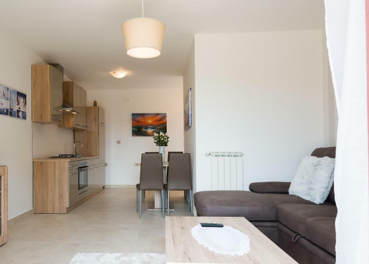 Apartments Alma Цървени Връх Екстериор снимка