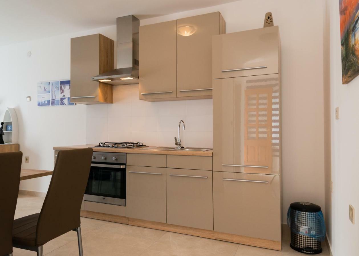 Apartments Alma Цървени Връх Екстериор снимка