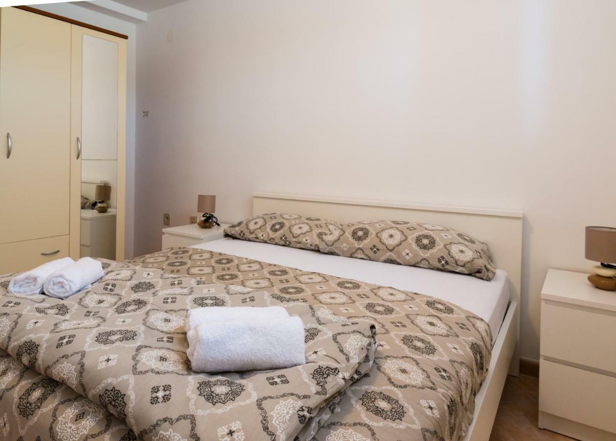 Apartments Alma Цървени Връх Екстериор снимка