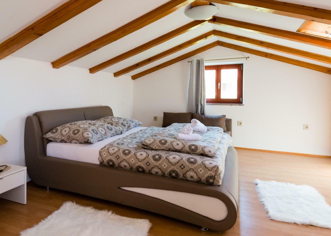 Apartments Alma Цървени Връх Екстериор снимка