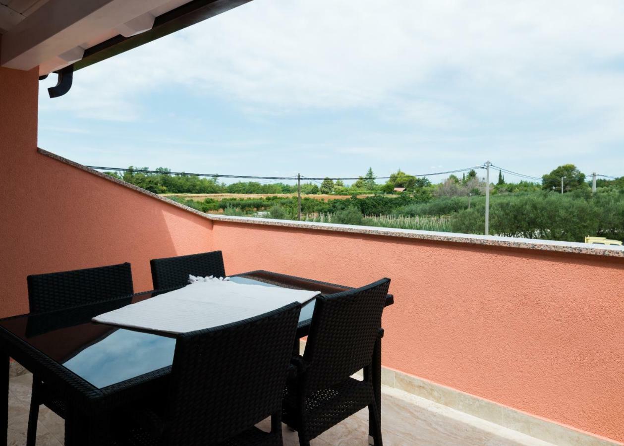 Apartments Alma Цървени Връх Екстериор снимка